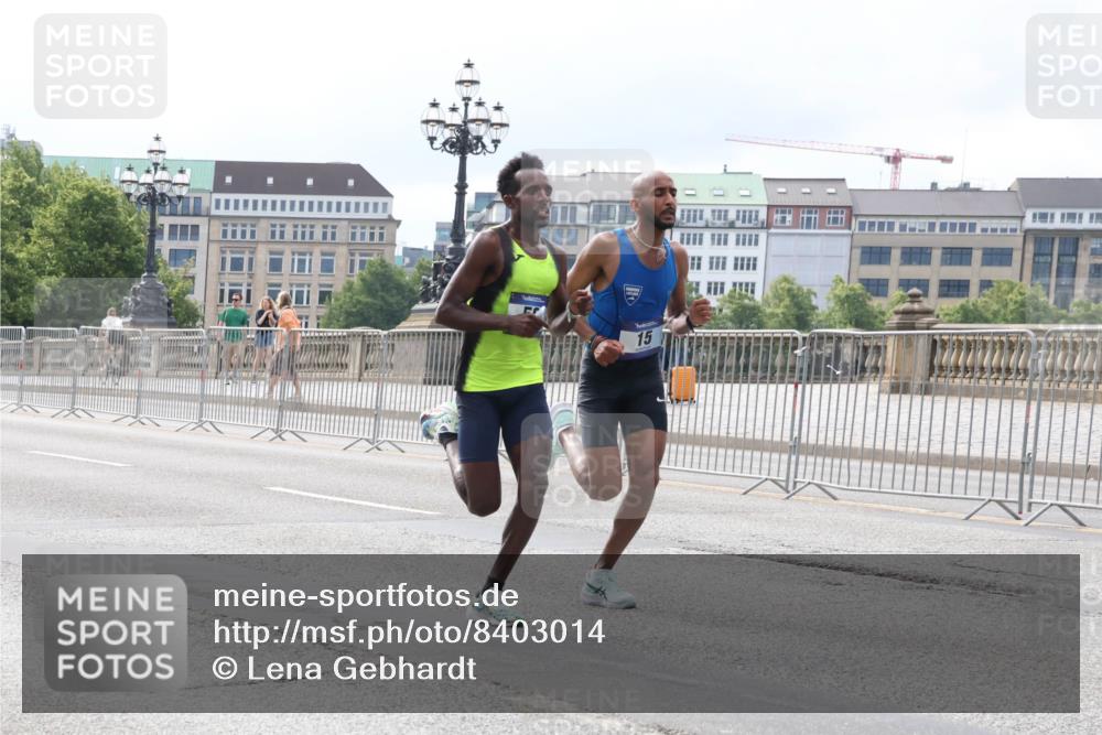 29.06.2025 - hella hamburg halbmarathon Lena Gebhardt http://msf.ph/oto/8403014 29.06.2025 09:31:29 Lombardsbrücke 15, 1, 2, 4, 5, 6, 7, 8, 9, 10, 11, 13, 15, 16, 22, 23, 25, 58, 59 meine-sportfotos.de