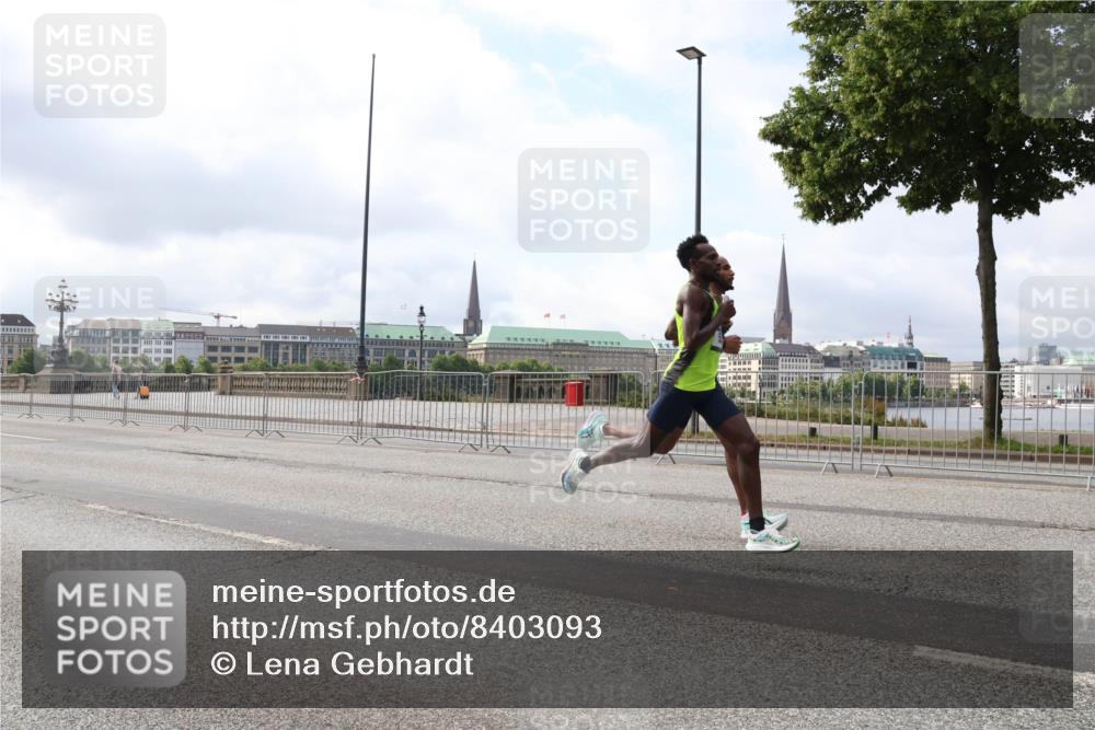 29.06.2025 - hella hamburg halbmarathon Lena Gebhardt http://msf.ph/oto/8403093 29.06.2025 09:31:31 Lombardsbrücke 1, 2, 4, 5, 6, 7, 8, 9, 10, 11, 13, 15, 16, 22, 23, 25, 58, 59 meine-sportfotos.de
