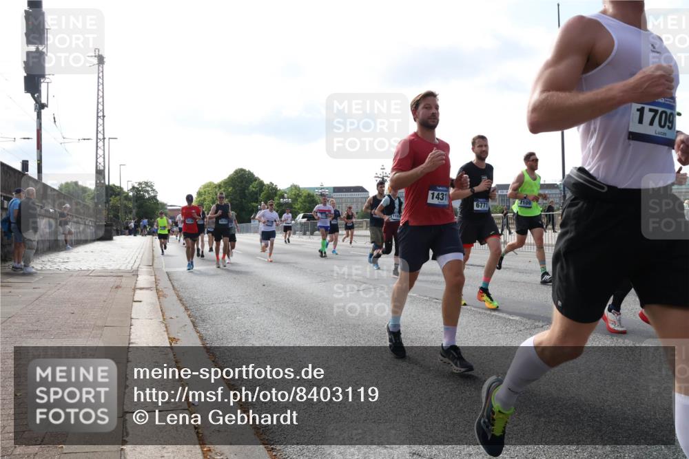 29.06.2025 - hella hamburg halbmarathon Lena Gebhardt http://msf.ph/oto/8403119 29.06.2025 09:49:14 Lombardsbrücke 14311, 7109, 6771, 1, 7, 1709, 1042, 1571, 1600, 1603, 2044, 2707, 2745, 2750, 2797, 2849, 2980, 3014, 3116, 4062, 4148, 4381, 4766, 5003, 5050, 5124, 5648, 5889, 6037, 6047, 6149, 6771, 7109, 7310, 7482, 7743, 7981, 8002, 8121, 8358, 9640, 9643, 10190, 10369, 10451, 10738, 10877, 11106, 11177, 11423, 11447, 11952, 12088, 12091, 12098, 12168, 12739, 13064, 13137, 13158, 13190, 13372, 13755, 13900, 14075, 14311, 14359, 14603, 14667 meine-sportfotos.de