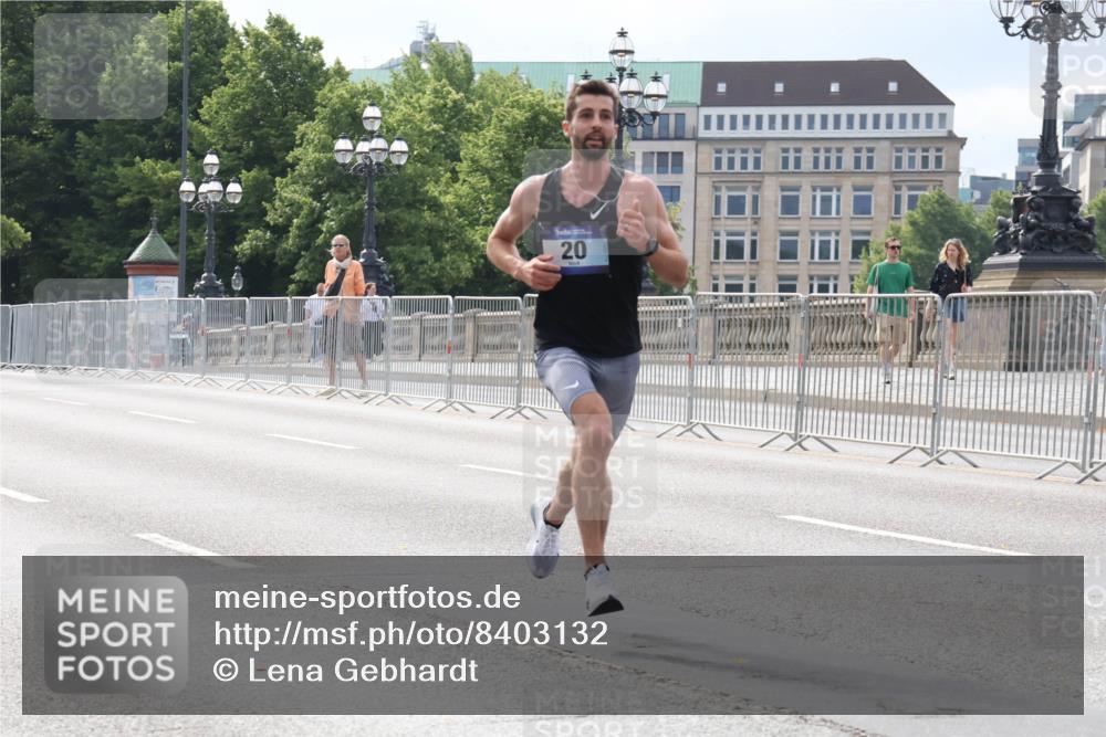 29.06.2025 - hella hamburg halbmarathon Lena Gebhardt http://msf.ph/oto/8403132 29.06.2025 09:31:36 Lombardsbrücke 20, 20, 1, 2, 4, 5, 6, 7, 8, 9, 10, 11, 13, 15, 16, 20, 22, 23, 25, 58, 59 meine-sportfotos.de