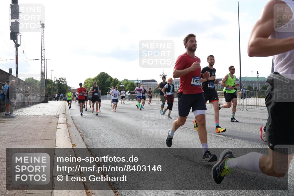 29.06.2025 - hella hamburg halbmarathon Lena Gebhardt http://msf.ph/oto/8403146 29.06.2025 09:49:14 Lombardsbrücke 14311, 1042, 1571, 1600, 1603, 2044, 2707, 2745, 2750, 2797, 2849, 2980, 3014, 3116, 4062, 4148, 4381, 4766, 5003, 5050, 5124, 5648, 5889, 6037, 6047, 6149, 6771, 7109, 7310, 7482, 7743, 7981, 8002, 8121, 8358, 9640, 9643, 10190, 10369, 10451, 10738, 10877, 11106, 11177, 11423, 11447, 11952, 12088, 12091, 12098, 12168, 12739, 13064, 13137, 13158, 13190, 13372, 13755, 13900, 14075, 14311, 14359, 14603, 14667 meine-sportfotos.de