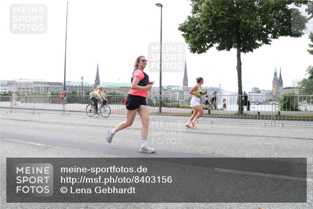 29.06.2025 - hella hamburg halbmarathon Lena Gebhardt http://msf.ph/oto/8403156 29.06.2025 10:50:09 Lombardsbrücke 1040, 1041, 1259, 1487, 1511, 1828, 1888, 2047, 2212, 2466, 2862, 2997, 3203, 3680, 3701, 3710, 3805, 3897, 4090, 4168, 4870, 5076, 5119, 5694, 5749, 5751, 5997, 6680, 6830, 7366, 7677, 7679, 7721, 7722, 7755, 8065, 8254, 9015, 9162, 9605, 9940, 10060, 10286, 10403, 10617, 10683, 11030, 11426, 11696, 11716, 11760, 12079, 12124, 13127, 13128, 13309, 13381, 13744, 13764, 13846, 13887, 14102, 14144, 14505, 14545, 14591, 14692, 14940, 15230, 15626 meine-sportfotos.de