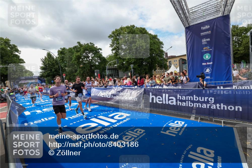 29.06.2025 - hella hamburg halbmarathon Zöllner http://msf.ph/oto/8403186 29.06.2025 10:38:47 Ziel 2296, 2719, 4148, 5248, 6684, 8450, 9264, 9403, 9540, 10218, 11055, 11281, 11282, 12772, 13800, 15372, 18188, 19004 meine-sportfotos.de