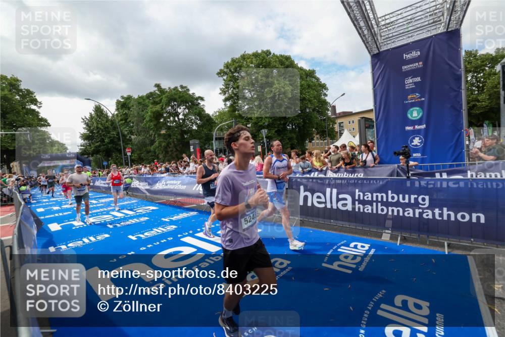 29.06.2025 - hella hamburg halbmarathon Zöllner http://msf.ph/oto/8403225 29.06.2025 10:38:48 Ziel 2296, 2719, 4148, 5248, 6684, 8450, 9264, 9540, 10218, 11055, 11281, 11282, 12772, 13755, 13800, 14093, 15372, 18188, 19004 meine-sportfotos.de