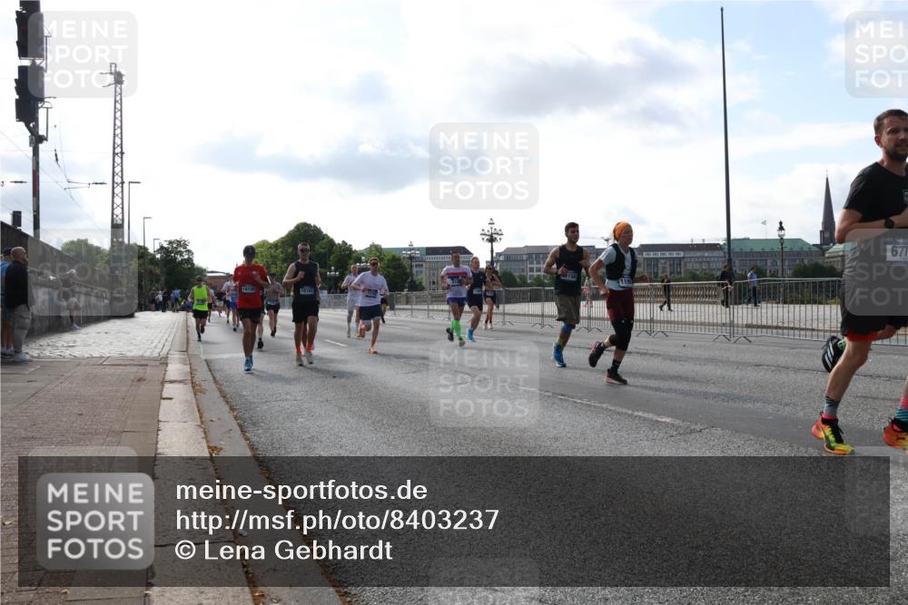 29.06.2025 - hella hamburg halbmarathon Lena Gebhardt http://msf.ph/oto/8403237 29.06.2025 09:49:14 Lombardsbrücke 18156, 18153, 677, 1042, 1571, 1600, 1603, 2044, 2707, 2745, 2750, 2797, 2849, 2980, 3014, 3116, 4062, 4148, 4381, 4766, 5003, 5050, 5124, 5648, 5889, 6037, 6047, 6149, 6771, 7109, 7310, 7482, 7743, 7981, 8002, 8121, 8358, 9640, 9643, 10190, 10369, 10451, 10738, 10877, 11106, 11177, 11423, 11447, 11952, 12088, 12091, 12098, 12168, 12739, 13064, 13137, 13158, 13190, 13372, 13755, 13900, 14075, 14311, 14359, 14603, 14667 meine-sportfotos.de