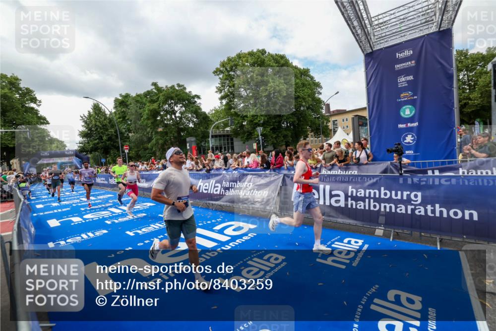 29.06.2025 - hella hamburg halbmarathon Zöllner http://msf.ph/oto/8403259 29.06.2025 10:38:49 Ziel 2296, 2719, 4148, 5248, 6684, 8450, 9264, 9540, 10218, 11055, 11281, 11282, 12772, 13755, 13800, 14093, 15372, 18188, 19004 meine-sportfotos.de