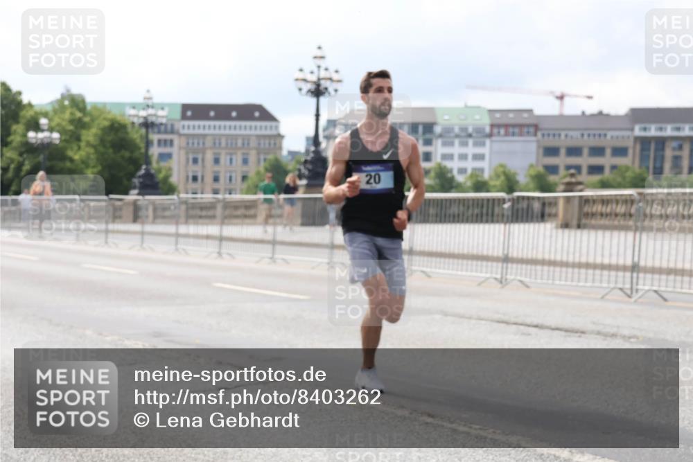 29.06.2025 - hella hamburg halbmarathon Lena Gebhardt http://msf.ph/oto/8403262 29.06.2025 09:31:37 Lombardsbrücke 20, 20, 1, 2, 4, 5, 6, 7, 8, 9, 10, 11, 13, 15, 16, 20, 22, 23, 25, 58, 59 meine-sportfotos.de