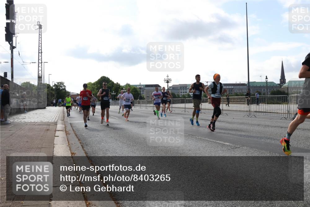 29.06.2025 - hella hamburg halbmarathon Lena Gebhardt http://msf.ph/oto/8403265 29.06.2025 09:49:14 Lombardsbrücke 18156, 18193, 3158, 1195, 1042, 1571, 1600, 1603, 2044, 2707, 2745, 2750, 2797, 2849, 2980, 3014, 3116, 4062, 4148, 4381, 4766, 5003, 5050, 5124, 5648, 5889, 6037, 6047, 6149, 6771, 7109, 7310, 7482, 7743, 7981, 8002, 8121, 8358, 9640, 9643, 10190, 10369, 10451, 10738, 10877, 11106, 11177, 11423, 11447, 11952, 12088, 12091, 12098, 12168, 12739, 13064, 13137, 13158, 13190, 13372, 13755, 13900, 14075, 14311, 14359, 14603, 14667 meine-sportfotos.de