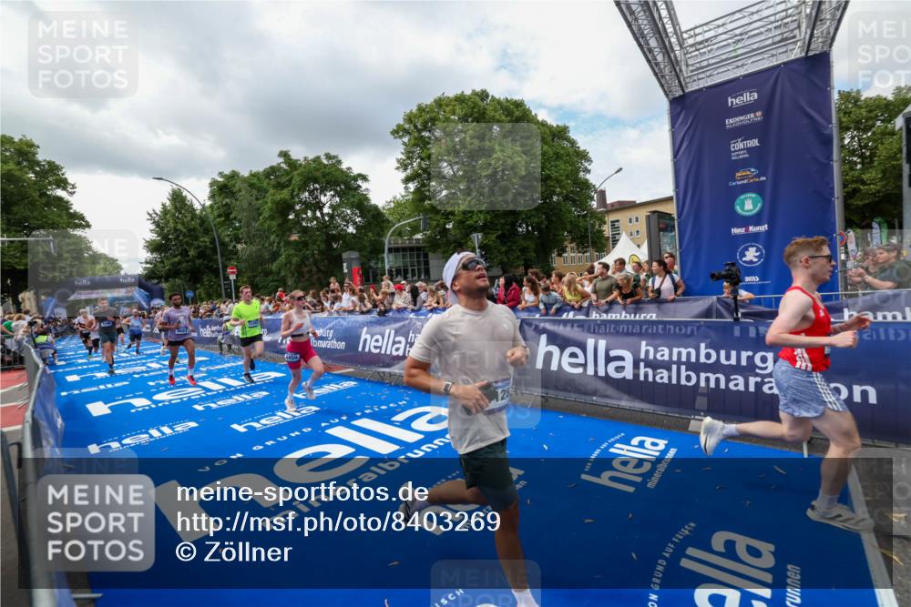 29.06.2025 - hella hamburg halbmarathon Zöllner http://msf.ph/oto/8403269 29.06.2025 10:38:50 Ziel 2296, 2719, 6684, 8450, 9264, 9540, 10218, 11055, 11281, 11282, 13755, 13800, 14093, 15372, 19004 meine-sportfotos.de