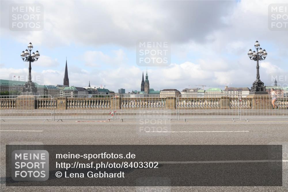 29.06.2025 - hella hamburg halbmarathon Lena Gebhardt http://msf.ph/oto/8403302 29.06.2025 08:54:04 Lombardsbrücke  meine-sportfotos.de