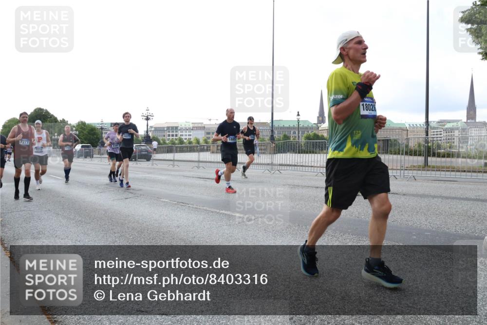 29.06.2025 - hella hamburg halbmarathon Lena Gebhardt http://msf.ph/oto/8403316 29.06.2025 10:03:31 Lombardsbrücke 7277, 7278, 17228, 6391, 16371, 18028, 125, 1114, 1135, 1138, 1161, 1367, 1414, 1450, 1885, 2277, 2594, 2619, 2683, 2759, 2780, 2782, 3572, 4307, 4511, 5384, 5396, 5464, 6208, 6391, 6453, 7006, 7210, 7211, 7277, 7278, 7279, 7290, 7706, 7935, 8484, 8727, 9280, 9439, 9453, 10389, 10824, 11402, 11556, 12169, 12177, 12211, 12212, 12377, 12843, 13036, 13474, 13664, 13732, 13793, 13857, 13874, 13976, 15539, 15643, 15859, 16371, 16621, 17226, 17550, 18028 meine-sportfotos.de
