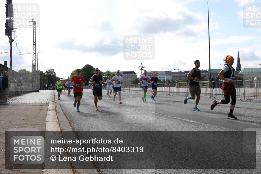 29.06.2025 - hella hamburg halbmarathon Lena Gebhardt http://msf.ph/oto/8403319 29.06.2025 09:49:15 Lombardsbrücke 18156, 18193, 1042, 1571, 1600, 1603, 2044, 2707, 2745, 2750, 2797, 2849, 2980, 3014, 3116, 4062, 4148, 4766, 5003, 5050, 5124, 5648, 5889, 6037, 6047, 6149, 6771, 7035, 7109, 7310, 7482, 7743, 7981, 8002, 8121, 8358, 9640, 9643, 10190, 10369, 10451, 10738, 10877, 11106, 11177, 11423, 11447, 11952, 12088, 12091, 12098, 12168, 12739, 13064, 13137, 13158, 13190, 13372, 13755, 13900, 14075, 14311, 14359, 14603, 14667 meine-sportfotos.de