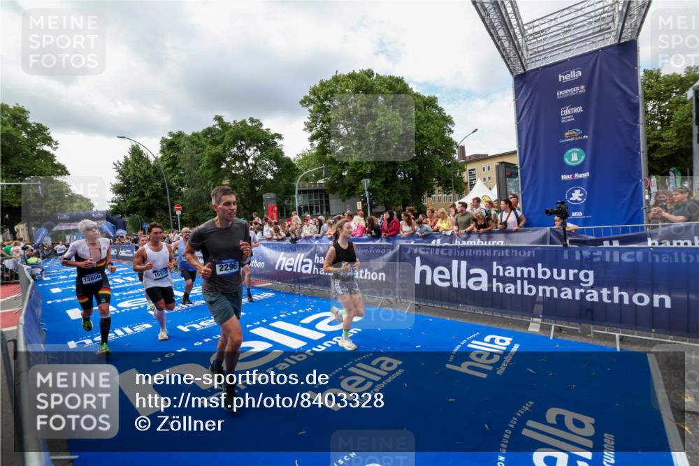 29.06.2025 - hella hamburg halbmarathon Zöllner http://msf.ph/oto/8403328 29.06.2025 10:38:53 Ziel 2296, 2719, 2980, 3783, 8958, 9264, 9540, 10218, 11055, 13755, 13800, 14093, 15257, 15372, 17722 meine-sportfotos.de