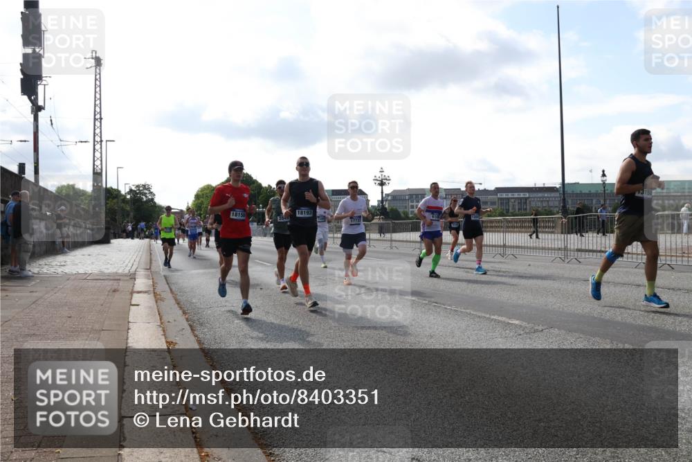 29.06.2025 - hella hamburg halbmarathon Lena Gebhardt http://msf.ph/oto/8403351 29.06.2025 09:49:16 Lombardsbrücke 18156, 18193, 17722, 13158, 1042, 1571, 1600, 1603, 2044, 2707, 2745, 2750, 2797, 2849, 2980, 3014, 3116, 4062, 4148, 4766, 5003, 5050, 5124, 5648, 5889, 6037, 6047, 6149, 6771, 7035, 7109, 7310, 7482, 7743, 7981, 8002, 8121, 8358, 9640, 9643, 10190, 10369, 10451, 10738, 10877, 11106, 11177, 11423, 11447, 11952, 12088, 12091, 12098, 12168, 12739, 13064, 13137, 13158, 13190, 13372, 13755, 13900, 14075, 14311, 14359, 14603, 14629, 14667 meine-sportfotos.de