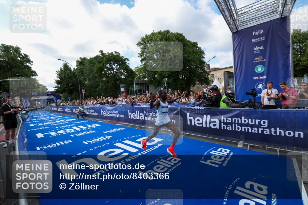 29.06.2025 - hella hamburg halbmarathon Zöllner http://msf.ph/oto/8403366 29.06.2025 10:01:05 Ziel 1, 5 meine-sportfotos.de