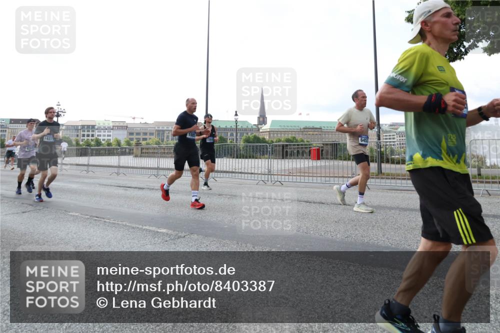 29.06.2025 - hella hamburg halbmarathon Lena Gebhardt http://msf.ph/oto/8403387 29.06.2025 10:03:32 Lombardsbrücke 16371, 1885, 15643, 6453, 639, 1114, 1135, 1138, 1161, 1367, 1414, 1450, 1885, 2277, 2594, 2619, 2683, 2759, 2780, 2782, 3572, 4307, 4511, 5384, 5396, 5464, 6208, 6391, 6453, 7006, 7210, 7211, 7277, 7278, 7279, 7290, 7706, 7935, 8484, 8727, 9280, 9439, 9453, 10389, 10824, 11402, 11556, 12169, 12177, 12211, 12212, 12377, 12843, 13036, 13474, 13664, 13732, 13793, 13857, 13874, 13976, 15539, 15643, 15859, 16371, 16621, 17226, 17550, 18028 meine-sportfotos.de