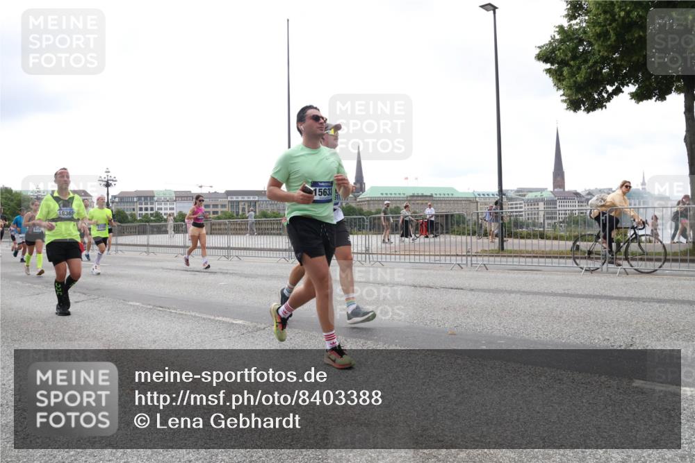 29.06.2025 - hella hamburg halbmarathon Lena Gebhardt http://msf.ph/oto/8403388 29.06.2025 10:50:10 Lombardsbrücke 7449, 575, 16365, 15633, 1040, 1041, 1259, 1487, 1511, 1828, 2047, 2212, 2466, 2862, 2997, 3203, 3680, 3701, 3710, 3805, 3897, 4090, 4168, 4870, 5076, 5119, 5694, 5749, 5751, 5997, 6680, 6830, 7366, 7677, 7679, 7721, 7722, 7755, 8065, 8254, 9015, 9605, 9940, 10060, 10286, 10403, 10617, 10683, 11030, 11426, 11696, 11716, 11760, 12079, 12124, 13127, 13128, 13309, 13381, 13744, 13764, 13846, 13887, 14102, 14144, 14505, 14545, 14591, 14692, 14940, 15230, 15626 meine-sportfotos.de