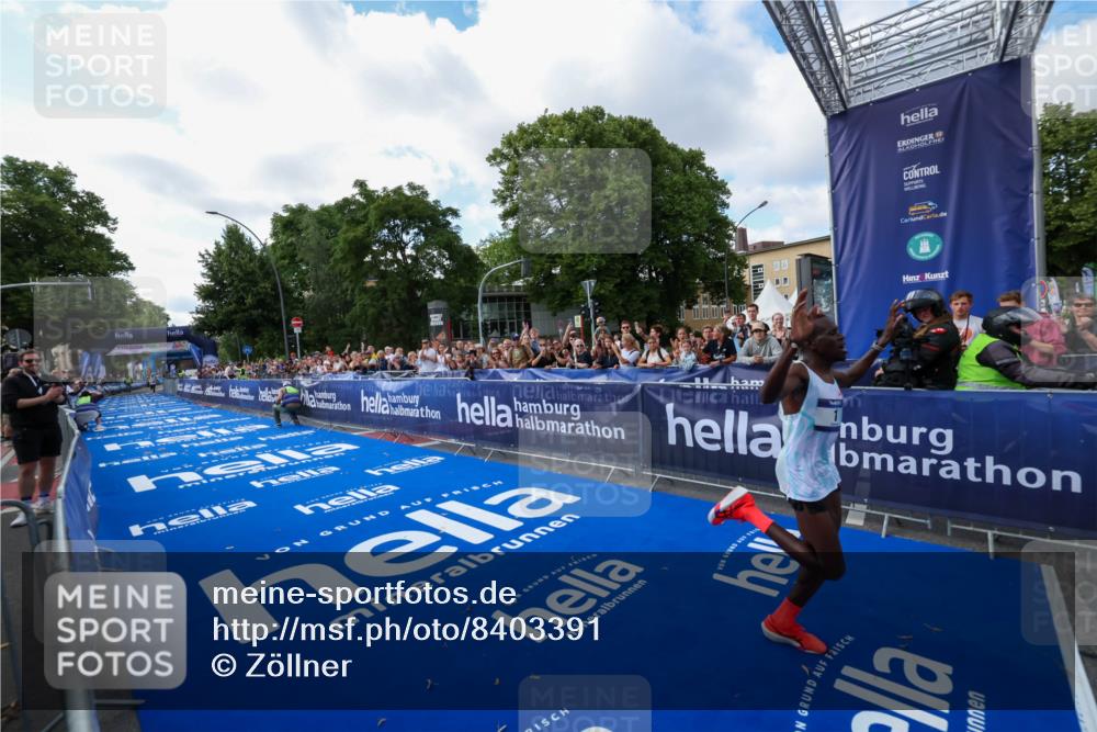 29.06.2025 - hella hamburg halbmarathon Zöllner http://msf.ph/oto/8403391 29.06.2025 10:01:05 Ziel 1, 5 meine-sportfotos.de