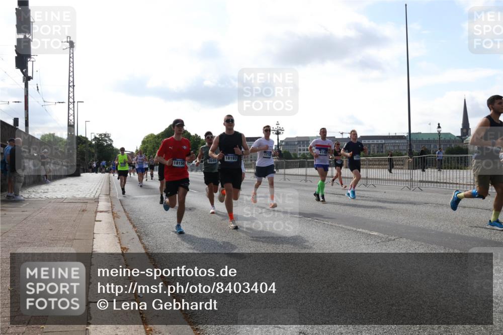 29.06.2025 - hella hamburg halbmarathon Lena Gebhardt http://msf.ph/oto/8403404 29.06.2025 09:49:16 Lombardsbrücke 18156, 2849, 18193, 17722, 1042, 1571, 1600, 1603, 2044, 2707, 2745, 2750, 2797, 2849, 2980, 3014, 3116, 4062, 4148, 4766, 5003, 5050, 5124, 5648, 5889, 6037, 6047, 6149, 6771, 7035, 7109, 7310, 7482, 7743, 7981, 8002, 8121, 8358, 9640, 9643, 10190, 10369, 10451, 10738, 10877, 11106, 11177, 11423, 11447, 11952, 12088, 12091, 12098, 12168, 12739, 13064, 13137, 13158, 13190, 13372, 13755, 13900, 14075, 14311, 14359, 14603, 14629, 14667 meine-sportfotos.de