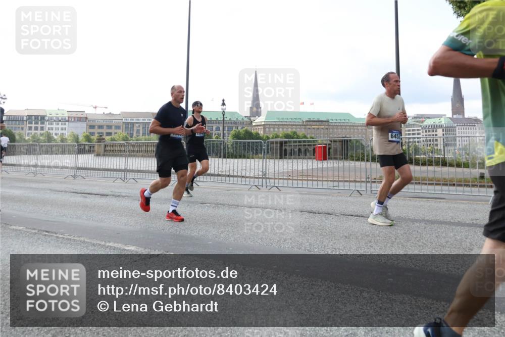 29.06.2025 - hella hamburg halbmarathon Lena Gebhardt http://msf.ph/oto/8403424 29.06.2025 10:03:32 Lombardsbrücke 7530, 6453, 1114, 1135, 1138, 1161, 1367, 1414, 1450, 1885, 2277, 2594, 2619, 2683, 2759, 2780, 2782, 3572, 4307, 4511, 5384, 5396, 5464, 6208, 6391, 6453, 7006, 7210, 7211, 7277, 7278, 7279, 7290, 7706, 7935, 8484, 8727, 9280, 9439, 9453, 10389, 10824, 11402, 11556, 12169, 12177, 12211, 12212, 12377, 12843, 13036, 13474, 13664, 13732, 13793, 13857, 13874, 13976, 15539, 15643, 15859, 16371, 16621, 17226, 17550, 18028 meine-sportfotos.de