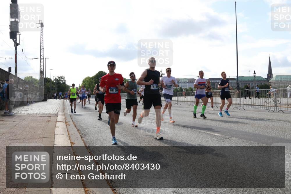 29.06.2025 - hella hamburg halbmarathon Lena Gebhardt http://msf.ph/oto/8403430 29.06.2025 09:49:16 Lombardsbrücke 18193, 17722, 18156, 1042, 1571, 1600, 1603, 2044, 2707, 2745, 2750, 2797, 2849, 2980, 3014, 3116, 4062, 4148, 4766, 5003, 5050, 5124, 5648, 5889, 6037, 6047, 6149, 6771, 7035, 7109, 7310, 7482, 7743, 7981, 8002, 8121, 8358, 9640, 9643, 10190, 10369, 10451, 10738, 10877, 11106, 11177, 11423, 11447, 11952, 12088, 12091, 12098, 12168, 12739, 13064, 13137, 13158, 13190, 13372, 13755, 13900, 14075, 14311, 14359, 14603, 14629, 14667 meine-sportfotos.de