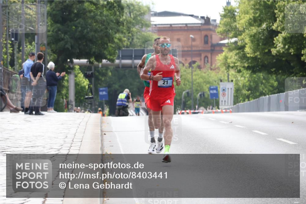 29.06.2025 - hella hamburg halbmarathon Lena Gebhardt http://msf.ph/oto/8403441 29.06.2025 09:32:05 Lombardsbrücke 10, 55, 21, 10, 06, 15, 20, 58 meine-sportfotos.de