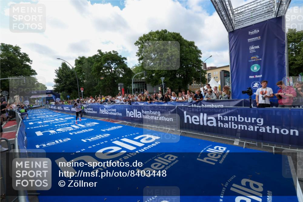 29.06.2025 - hella hamburg halbmarathon Zöllner http://msf.ph/oto/8403448 29.06.2025 10:01:11 Ziel 5 meine-sportfotos.de