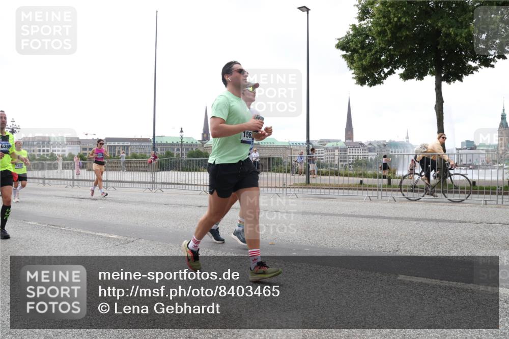 29.06.2025 - hella hamburg halbmarathon Lena Gebhardt http://msf.ph/oto/8403465 29.06.2025 10:50:11 Lombardsbrücke 6365, 5749, 156, 1040, 1041, 1259, 1487, 1511, 1828, 2047, 2212, 2862, 2997, 3203, 3680, 3701, 3710, 3805, 3897, 4090, 4168, 4870, 5076, 5119, 5694, 5749, 5751, 5997, 6680, 6830, 7366, 7677, 7679, 7721, 7722, 7755, 8065, 8254, 8299, 9015, 9605, 9940, 10060, 10286, 10403, 10617, 10683, 11030, 11426, 11696, 11716, 11760, 12079, 12124, 13127, 13128, 13309, 13381, 13744, 13764, 13846, 13887, 14102, 14144, 14505, 14545, 14591, 14692, 14940, 15230, 15626 meine-sportfotos.de