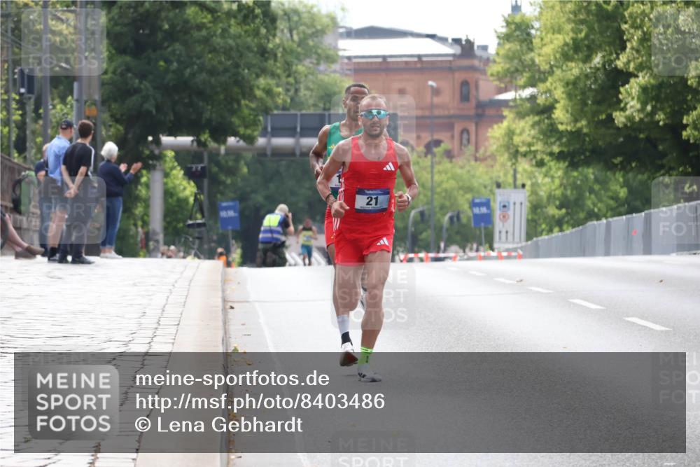 29.06.2025 - hella hamburg halbmarathon Lena Gebhardt http://msf.ph/oto/8403486 29.06.2025 09:32:06 Lombardsbrücke 21, 15, 20, 58 meine-sportfotos.de