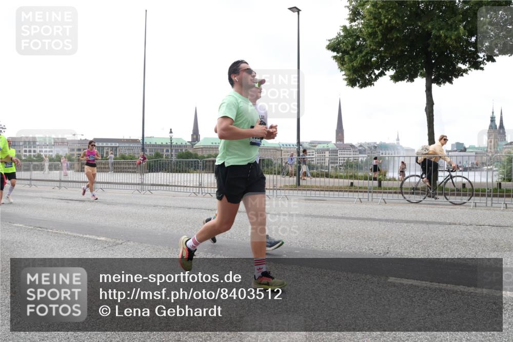 29.06.2025 - hella hamburg halbmarathon Lena Gebhardt http://msf.ph/oto/8403512 29.06.2025 10:50:11 Lombardsbrücke 1040, 1041, 1259, 1487, 1511, 1828, 2047, 2212, 2862, 2997, 3203, 3680, 3701, 3710, 3805, 3897, 4090, 4168, 4870, 5076, 5119, 5694, 5749, 5751, 5997, 6680, 6830, 7366, 7677, 7679, 7721, 7722, 7755, 8065, 8254, 8299, 9015, 9605, 9940, 10060, 10286, 10403, 10617, 10683, 11030, 11426, 11696, 11716, 11760, 12079, 12124, 13127, 13128, 13309, 13381, 13744, 13764, 13846, 13887, 14102, 14144, 14505, 14545, 14591, 14692, 14940, 15230, 15626 meine-sportfotos.de