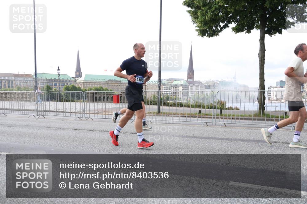 29.06.2025 - hella hamburg halbmarathon Lena Gebhardt http://msf.ph/oto/8403536 29.06.2025 10:03:33 Lombardsbrücke 1885, 1114, 1135, 1138, 1161, 1367, 1414, 1450, 1885, 2277, 2594, 2619, 2683, 2759, 2782, 3572, 4307, 4511, 5384, 5396, 5464, 6391, 6453, 7006, 7210, 7211, 7277, 7278, 7279, 7290, 7306, 7706, 7935, 8484, 8727, 9280, 9439, 9453, 10389, 10824, 11402, 11556, 12177, 12211, 12212, 12377, 12843, 13036, 13474, 13664, 13732, 13793, 13857, 13874, 13976, 15539, 15643, 15859, 16371, 16621, 17226, 17550, 18028 meine-sportfotos.de