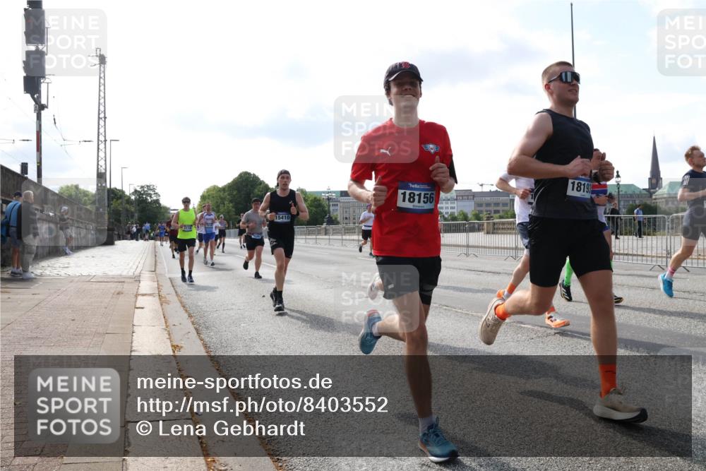 29.06.2025 - hella hamburg halbmarathon Lena Gebhardt http://msf.ph/oto/8403552 29.06.2025 09:49:17 Lombardsbrücke 15410, 18156, 18193, 1042, 1571, 1600, 1603, 2044, 2707, 2745, 2750, 2797, 2849, 2980, 3014, 3116, 4062, 4148, 4766, 5003, 5050, 5124, 5648, 5889, 6037, 6047, 6149, 6771, 7035, 7109, 7310, 7482, 7743, 7981, 8002, 8121, 8358, 9640, 9643, 10369, 10451, 10738, 10877, 11106, 11177, 11423, 11447, 11952, 12088, 12091, 12098, 12168, 12739, 13064, 13137, 13158, 13190, 13372, 13755, 13900, 14075, 14311, 14359, 14603, 14629, 14667 meine-sportfotos.de