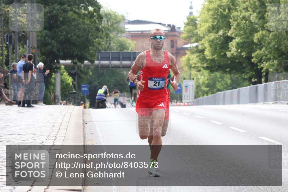 29.06.2025 - hella hamburg halbmarathon Lena Gebhardt http://msf.ph/oto/8403573 29.06.2025 09:32:07 Lombardsbrücke 21, 15, 20, 58 meine-sportfotos.de