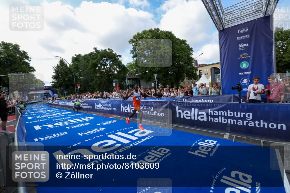 29.06.2025 - hella hamburg halbmarathon Zöllner http://msf.ph/oto/8403609 29.06.2025 10:02:00 Ziel 4 meine-sportfotos.de
