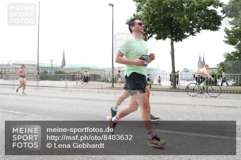 29.06.2025 - hella hamburg halbmarathon Lena Gebhardt http://msf.ph/oto/8403632 29.06.2025 10:50:11 Lombardsbrücke 1040, 1041, 1259, 1487, 1511, 1828, 2047, 2212, 2862, 2997, 3203, 3680, 3701, 3710, 3805, 3897, 4090, 4168, 4870, 5076, 5119, 5694, 5749, 5751, 5997, 6680, 6830, 7366, 7677, 7679, 7721, 7722, 7755, 8065, 8254, 8299, 9015, 9605, 9940, 10060, 10286, 10403, 10617, 10683, 11030, 11426, 11696, 11716, 11760, 12079, 12124, 13127, 13128, 13309, 13381, 13744, 13764, 13846, 13887, 14102, 14144, 14505, 14545, 14591, 14692, 14940, 15230, 15626 meine-sportfotos.de