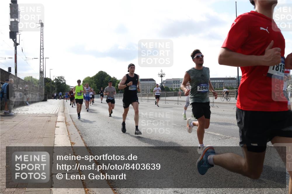 29.06.2025 - hella hamburg halbmarathon Lena Gebhardt http://msf.ph/oto/8403639 29.06.2025 09:49:17 Lombardsbrücke 15410, 3116, 2849, 7815, 1042, 1571, 1600, 1603, 2044, 2707, 2745, 2750, 2797, 2849, 2980, 3014, 3116, 4062, 4148, 4766, 5003, 5050, 5124, 5648, 5889, 6037, 6047, 6149, 6771, 7035, 7109, 7310, 7482, 7743, 7981, 8002, 8121, 8358, 9640, 9643, 10369, 10451, 10738, 10877, 11106, 11177, 11423, 11447, 11952, 12088, 12091, 12098, 12168, 12739, 13064, 13137, 13158, 13190, 13372, 13755, 13900, 14075, 14311, 14359, 14603, 14629, 14667 meine-sportfotos.de