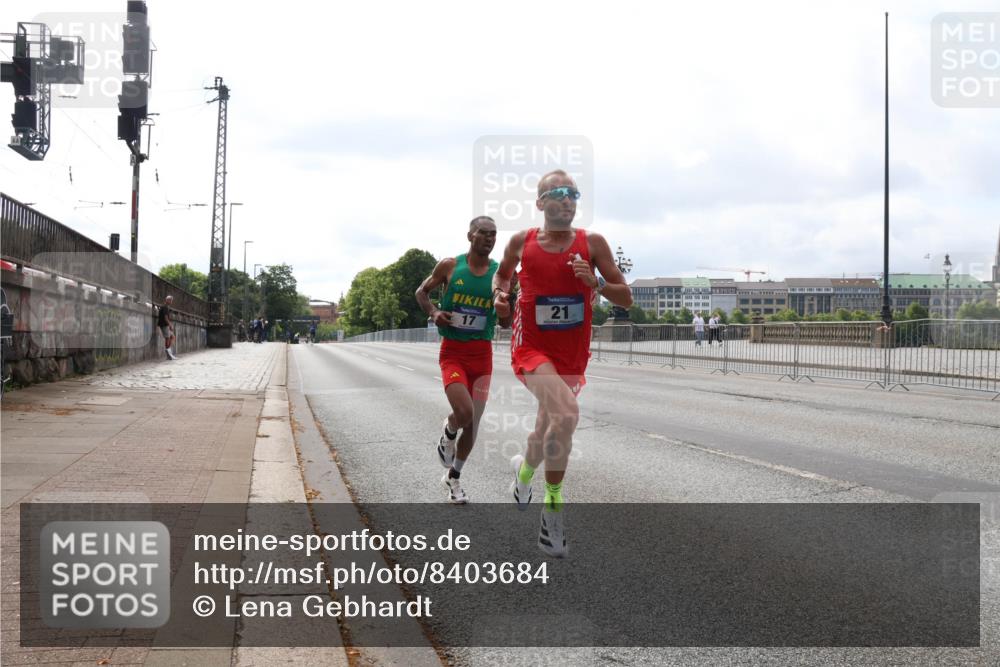 29.06.2025 - hella hamburg halbmarathon Lena Gebhardt http://msf.ph/oto/8403684 29.06.2025 09:32:10 Lombardsbrücke 17, 21, 15, 17, 20, 21, 58 meine-sportfotos.de