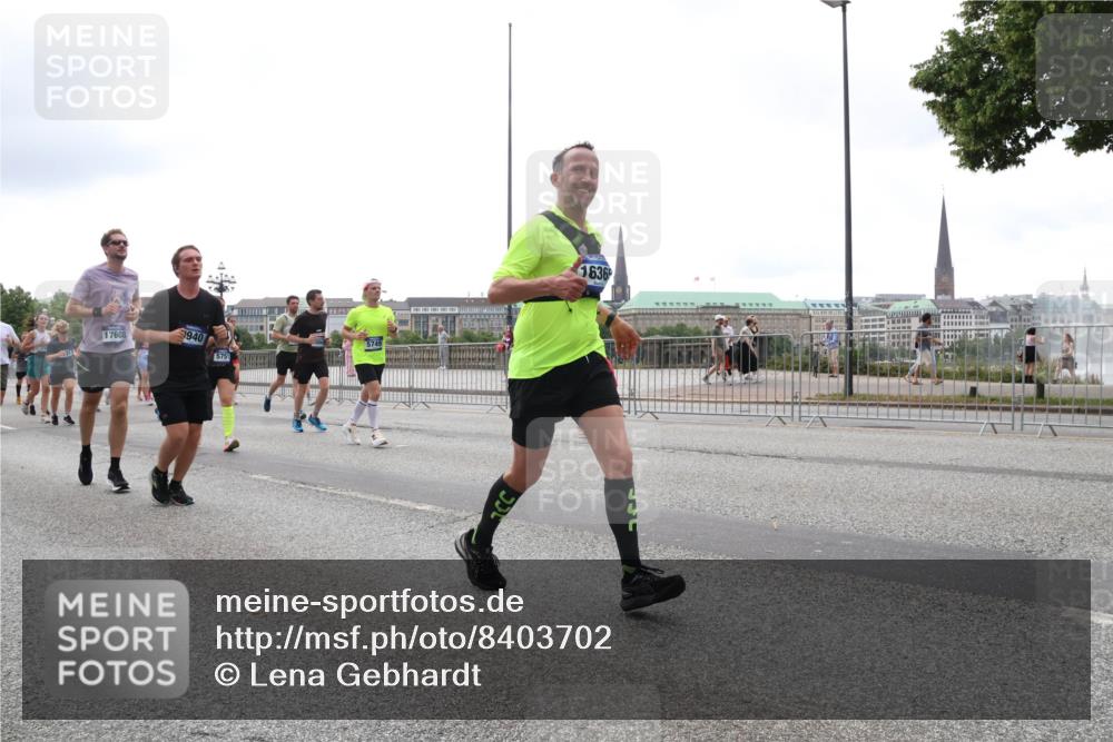 29.06.2025 - hella hamburg halbmarathon Lena Gebhardt http://msf.ph/oto/8403702 29.06.2025 10:50:12 Lombardsbrücke 940, 17608, 5751, 5749, 1636, 1040, 1041, 1259, 1487, 1511, 1828, 2047, 2212, 2997, 3203, 3680, 3701, 3710, 3805, 3897, 4090, 4168, 4870, 4961, 5076, 5119, 5749, 5751, 5997, 6680, 6830, 7366, 7677, 7679, 7721, 7722, 7755, 8065, 8254, 8299, 9015, 9605, 9940, 10060, 10286, 10403, 10617, 10683, 10744, 11030, 11426, 11696, 11716, 11760, 12079, 12124, 13127, 13128, 13309, 13381, 13744, 13846, 13887, 14102, 14144, 14505, 14545, 14591, 14692, 14940, 15230, 15626 meine-sportfotos.de