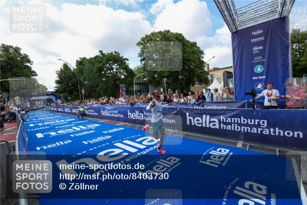 29.06.2025 - hella hamburg halbmarathon Zöllner http://msf.ph/oto/8403730 29.06.2025 10:02:20 Ziel 11, 25 meine-sportfotos.de