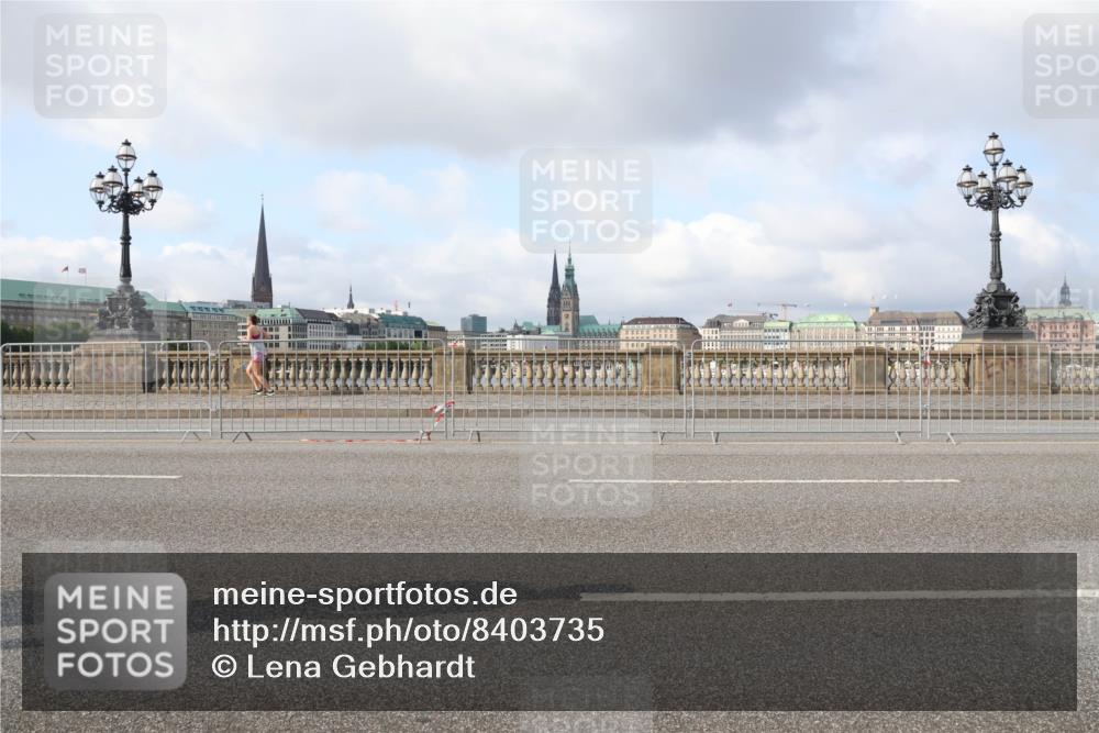 29.06.2025 - hella hamburg halbmarathon Lena Gebhardt http://msf.ph/oto/8403735 29.06.2025 08:54:10 Lombardsbrücke  meine-sportfotos.de