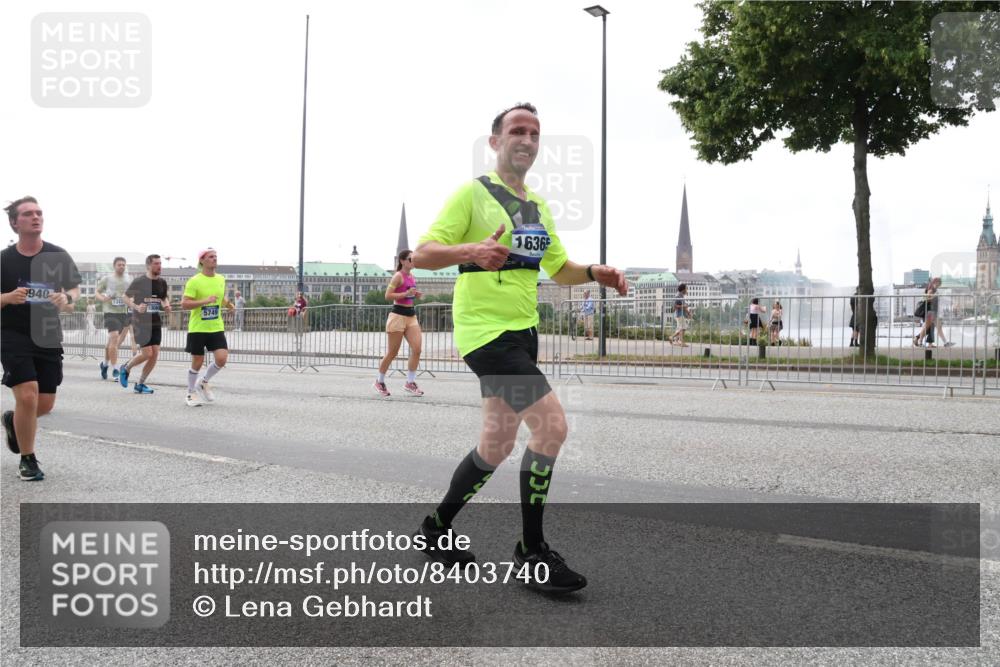 29.06.2025 - hella hamburg halbmarathon Lena Gebhardt http://msf.ph/oto/8403740 29.06.2025 10:50:12 Lombardsbrücke 940, 5749, 1636, 1040, 1041, 1259, 1487, 1511, 1828, 2047, 2212, 2997, 3203, 3680, 3701, 3710, 3805, 3897, 4090, 4168, 4870, 4961, 5076, 5119, 5749, 5751, 5997, 6680, 6830, 7366, 7677, 7679, 7721, 7722, 7755, 8065, 8254, 8299, 9015, 9605, 9940, 10060, 10286, 10403, 10617, 10683, 10744, 11030, 11426, 11696, 11716, 11760, 12079, 12124, 13127, 13128, 13309, 13381, 13744, 13846, 13887, 14102, 14144, 14505, 14545, 14591, 14692, 14940, 15230, 15626 meine-sportfotos.de