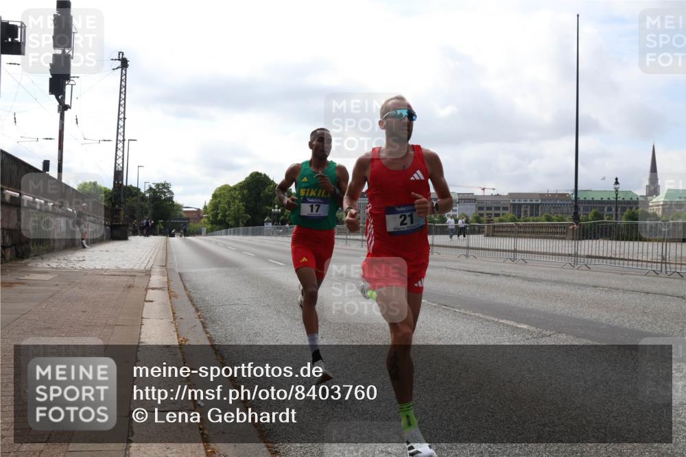 29.06.2025 - hella hamburg halbmarathon Lena Gebhardt http://msf.ph/oto/8403760 29.06.2025 09:32:10 Lombardsbrücke 17, 21, 15, 17, 20, 21, 58 meine-sportfotos.de
