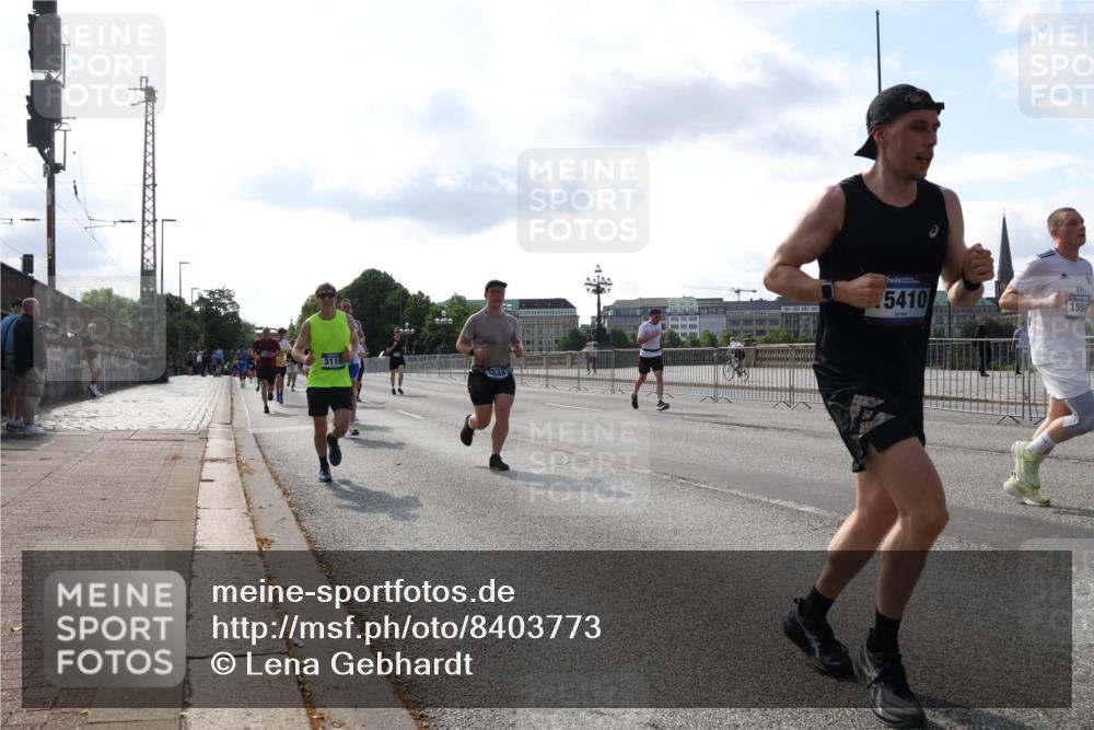 29.06.2025 - hella hamburg halbmarathon Lena Gebhardt http://msf.ph/oto/8403773 29.06.2025 09:49:18 Lombardsbrücke 3116, 648, 5410, 1042, 1571, 1600, 1603, 2044, 2707, 2745, 2750, 2797, 2849, 2980, 3014, 3116, 4062, 4148, 4766, 5003, 5050, 5124, 5648, 5889, 6037, 6047, 6149, 6771, 7035, 7109, 7310, 7482, 7743, 7981, 8002, 8358, 9640, 9643, 10369, 10451, 10738, 10877, 11106, 11177, 11423, 11447, 11952, 12088, 12091, 12098, 12168, 12739, 13064, 13137, 13158, 13190, 13372, 13755, 13900, 14075, 14311, 14359, 14603, 14629, 14667 meine-sportfotos.de