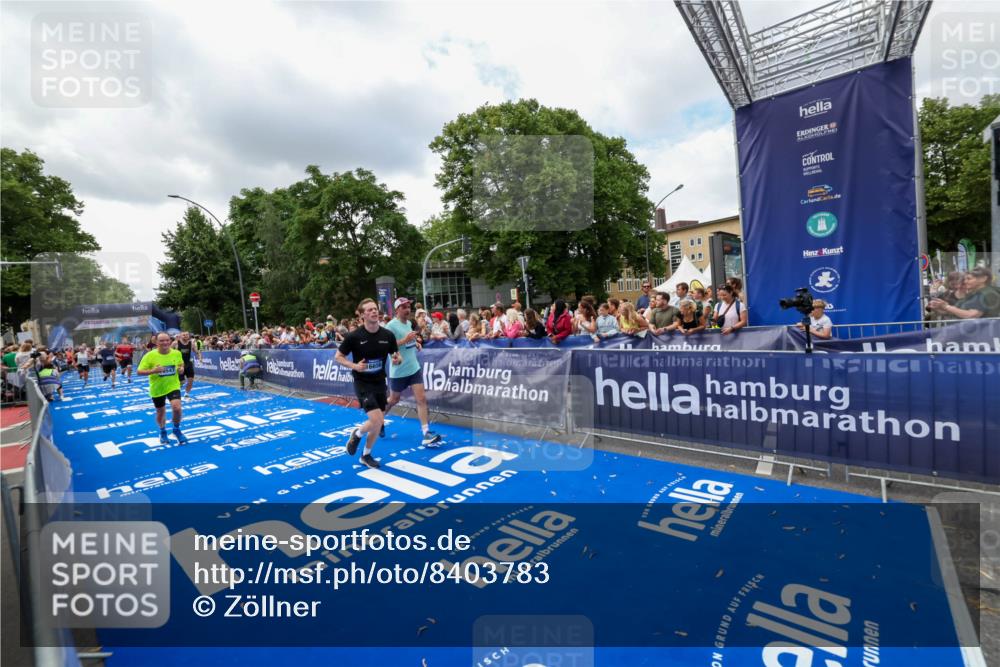29.06.2025 - hella hamburg halbmarathon Zöllner http://msf.ph/oto/8403783 29.06.2025 10:39:16 Ziel 2044, 3282, 4565, 5752, 8319, 8925, 11305, 12046, 13479, 13729, 14311, 15556, 16656, 17646, 17668, 18149, 18547 meine-sportfotos.de