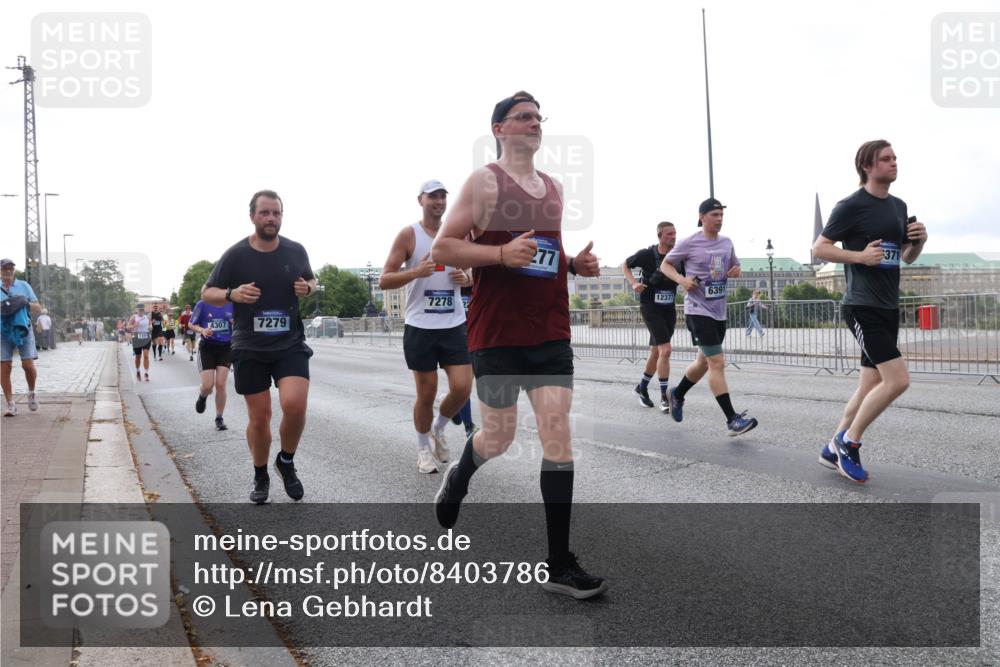 29.06.2025 - hella hamburg halbmarathon Lena Gebhardt http://msf.ph/oto/8403786 29.06.2025 10:03:34 Lombardsbrücke 4307, 7279, 7278, 277, 12377, 6391, 371, 1114, 1135, 1138, 1161, 1367, 1414, 1450, 1885, 2277, 2594, 2619, 2683, 2759, 2782, 3572, 4307, 4511, 5384, 5396, 5464, 6391, 6453, 7006, 7211, 7277, 7278, 7279, 7290, 7306, 7706, 7935, 8484, 8727, 9280, 9439, 9453, 10389, 10824, 11402, 11556, 12177, 12211, 12212, 12377, 12843, 13036, 13474, 13732, 13793, 13857, 13874, 13976, 15539, 15643, 15859, 16371, 16621, 17226, 17550, 18028 meine-sportfotos.de
