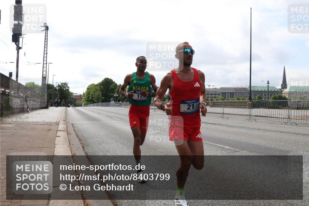 29.06.2025 - hella hamburg halbmarathon Lena Gebhardt http://msf.ph/oto/8403799 29.06.2025 09:32:10 Lombardsbrücke 21, 15, 17, 20, 21, 58 meine-sportfotos.de