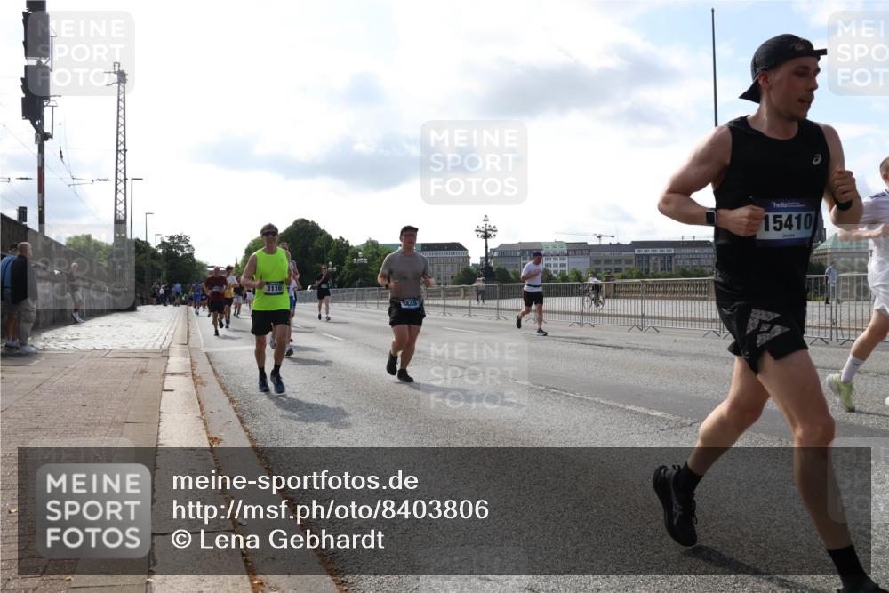 29.06.2025 - hella hamburg halbmarathon Lena Gebhardt http://msf.ph/oto/8403806 29.06.2025 09:49:18 Lombardsbrücke 3116, 5648, 15410, 1042, 1571, 1600, 1603, 2044, 2707, 2745, 2750, 2797, 2849, 2980, 3014, 3116, 4062, 4148, 4766, 5003, 5050, 5124, 5648, 5889, 6037, 6047, 6149, 6771, 7035, 7109, 7310, 7482, 7743, 7981, 8002, 8358, 9640, 9643, 10369, 10451, 10738, 10877, 11106, 11177, 11423, 11447, 11952, 12088, 12091, 12098, 12168, 12739, 13064, 13137, 13158, 13190, 13372, 13755, 13900, 14075, 14311, 14359, 14603, 14629, 14667 meine-sportfotos.de