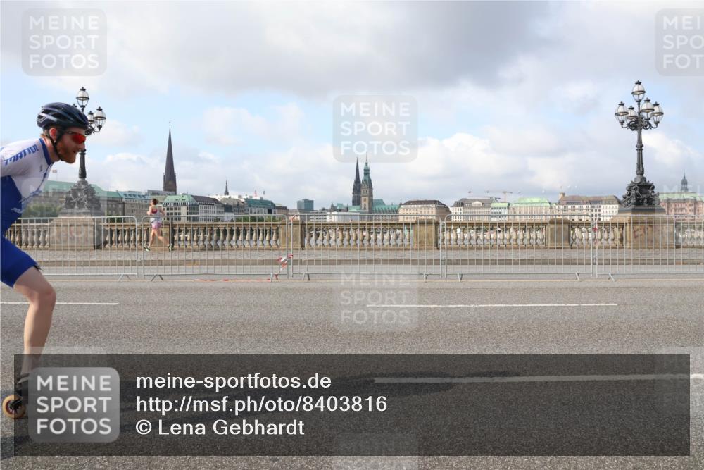 29.06.2025 - hella hamburg halbmarathon Lena Gebhardt http://msf.ph/oto/8403816 29.06.2025 08:54:10 Lombardsbrücke  meine-sportfotos.de