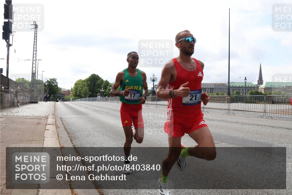 29.06.2025 - hella hamburg halbmarathon Lena Gebhardt http://msf.ph/oto/8403840 29.06.2025 09:32:10 Lombardsbrücke 17, 21, 15, 17, 20, 21, 58 meine-sportfotos.de