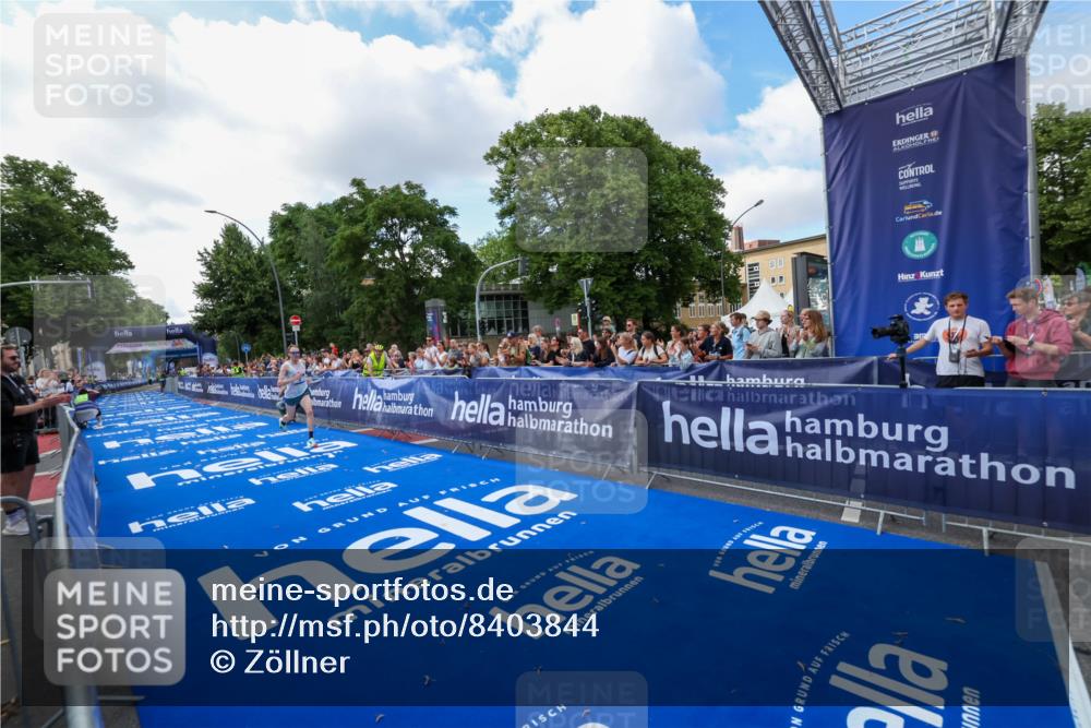 29.06.2025 - hella hamburg halbmarathon Zöllner http://msf.ph/oto/8403844 29.06.2025 10:02:31 Ziel 2, 22 meine-sportfotos.de